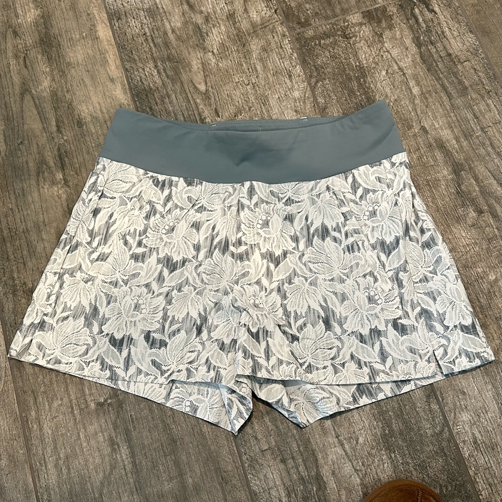 Athleta Trekkie North printed shorts in Ethereal Bloom, Magnolia White.